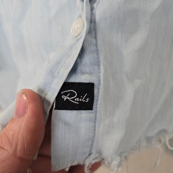 Rails Light Chambray Rolled Cuff Button Down Classic Short Sleeve Top Size Small - Picture 3 of 10